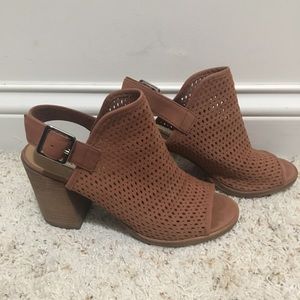 Block heel sandals